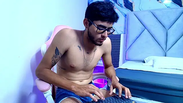 Stron dominant online show from 06-11-26, 12:36