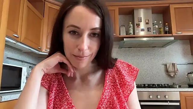 Snapshot of Flamingo_Queen chatting on 06-17-26, 02:40 Flamingo Queen online show from 06-17-26, 02:40