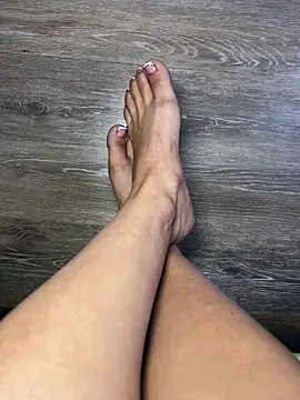 Snapshot of prettytoesfreak chatting on 06-09-26, 04:18 prettytoesfreak online show from 06-09-26, 04:18