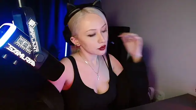 roxxyrowe online show from 06-13-26, 01:36