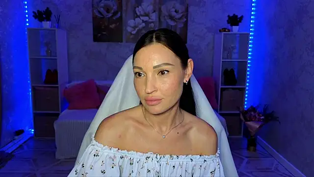 NikoleMills online show from 06-21-26, 06:05