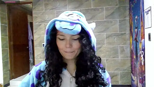 Snapshot of Diamond_Curls chatting on 07-23-26, 03:54 Diamond Curls online show from 07-23-26, 03:54
