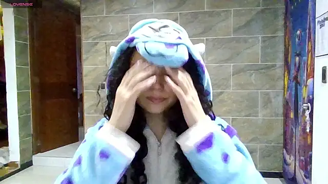 Snapshot of Diamond_Curls chatting on 07-24-26, 03:32 Diamond Curls online show from 07-24-26, 03:32