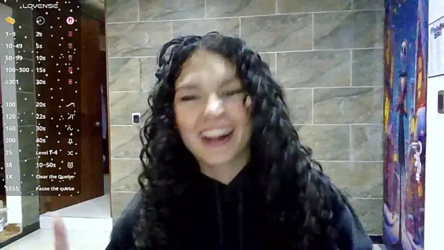Snapshot of Diamond_Curls chatting on 07-27-26, 03:41 Diamond Curls online show from 07-27-26, 03:41
