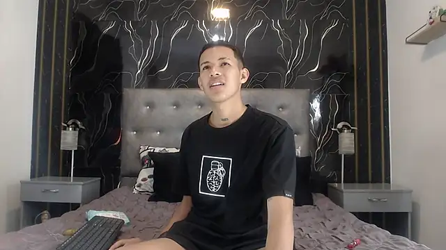 PhillipCoxx online show from 06-10-26, 03:07