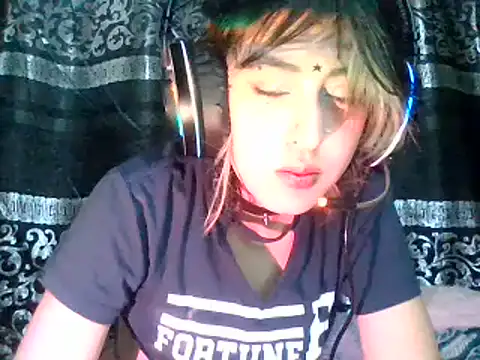 Snapshot of kittenpasive30 chatting on 06-17-26, 04:41 kittenpasive30 online show from 06-17-26, 04:41