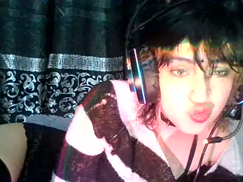 Snapshot of kittenpasive30 chatting on 06-18-26, 02:43 kittenpasive30 online show from 06-18-26, 02:43