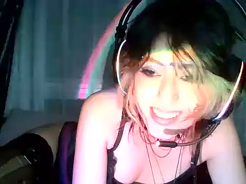 Snapshot of kittenpasive30 chatting on 07-12-26, 01:07 kittenpasive30 online show from 07-12-26, 01:07