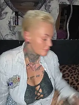 Snapshot of InkedMissLaBaehm chatting on 06-17-26, 10:43 InkedMissLaBaehm online show from 06-17-26, 10:43