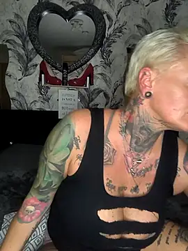 Snapshot of InkedMissLaBaehm chatting on 07-09-26, 10:14 InkedMissLaBaehm online show from 07-09-26, 10:14