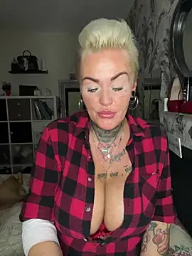 Snapshot of InkedMissLaBaehm chatting on 07-16-26, 10:05 InkedMissLaBaehm online show from 07-16-26, 10:05
