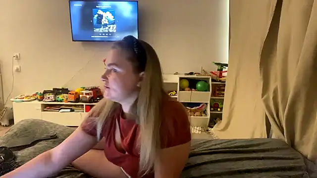 BellaKiss  online show from 06-25-26, 04:00