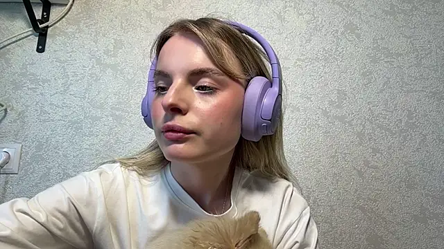 TeodoraBinney online show from 06-19-26, 01:15
