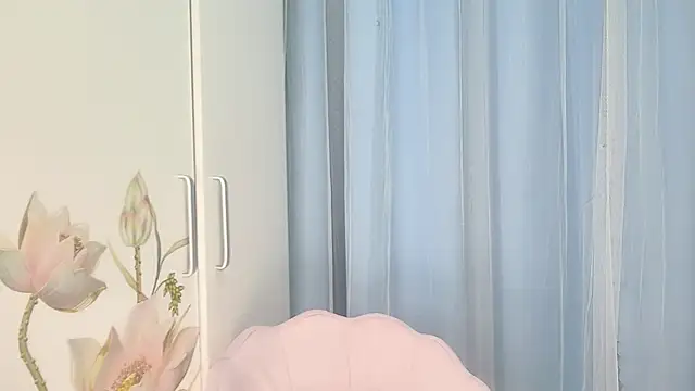 Yesqiko online show from 06-27-26, 04:23