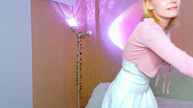 Snapshot of SweeetMia chatting on 07-10-26, 03:00 SweeetMia online show from 07-10-26, 03:00