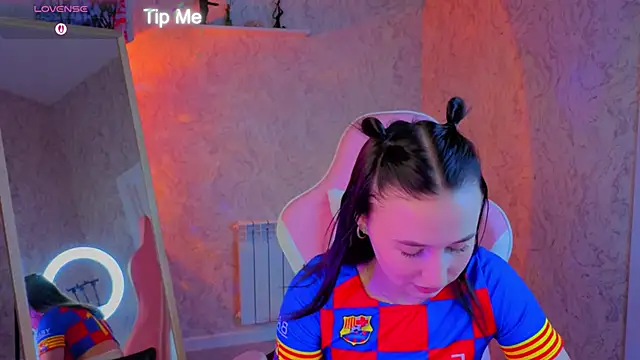  Kiki angelll  online show from 06-20-26, 02:14