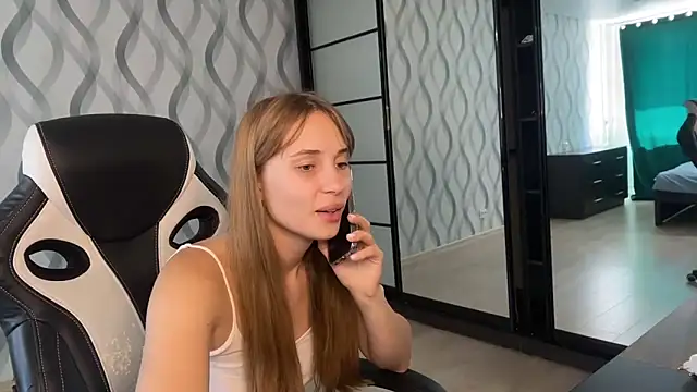 Miss Luna meow online show from 06-21-26, 07:22