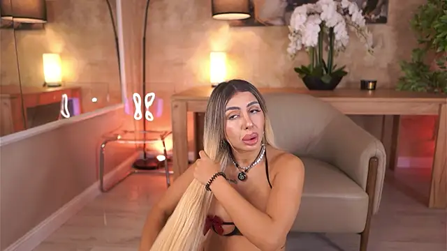 LucyyRosse online show from 07-13-26, 08:06