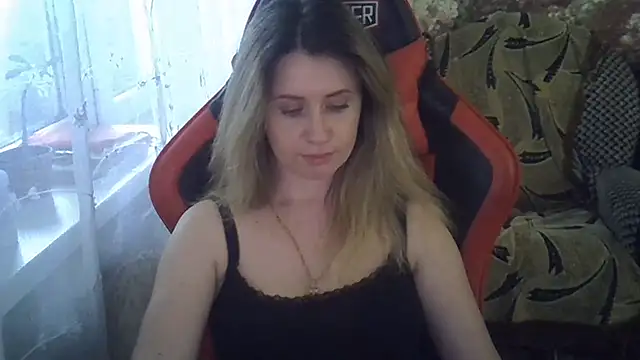 KiraKisskiss online show from 06-16-26, 01:58