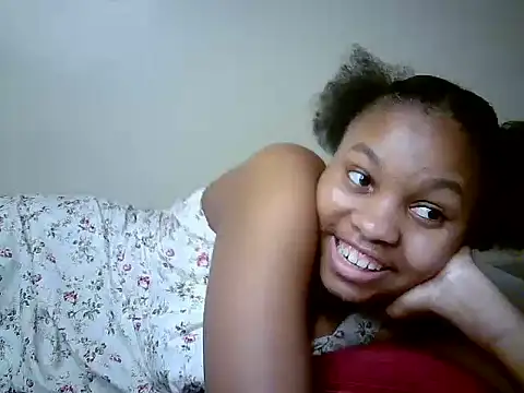 Snapshot of Swt_smiles chatting on 07-28-26, 06:20 Swt smiles online show from 07-28-26, 06:20