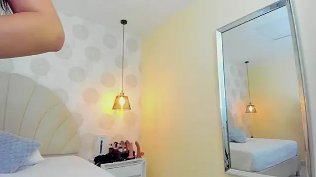 Snapshot of MILA_FERRER1 chatting on 06-19-26, 12:42 MILA FERRER1 online show from 06-19-26, 12:42