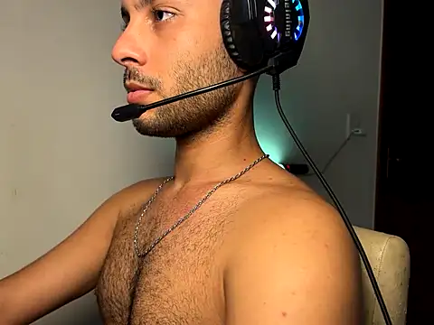 LEVIAVILA online show from 06-17-26, 04:41