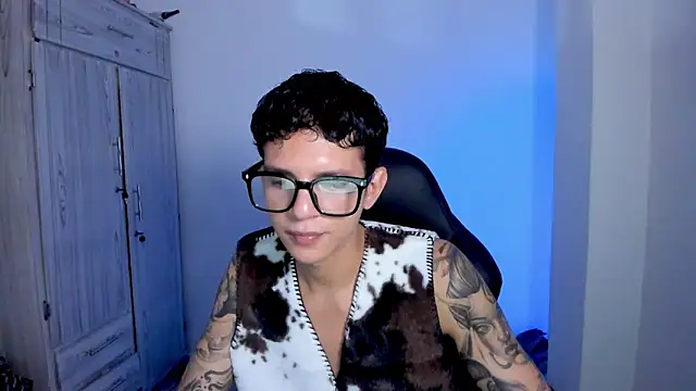 Snapshot of tylerrnova chatting on 06-23-26, 03:26 tylerrnova online show from 06-23-26, 03:26