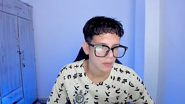 Snapshot of tylerrnova chatting on 07-09-26, 03:10 tylerrnova online show from 07-09-26, 03:10