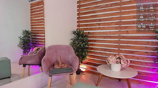 Snapshot of H_Williams chatting on 07-15-26, 07:30 H Williams online show from 07-15-26, 07:30