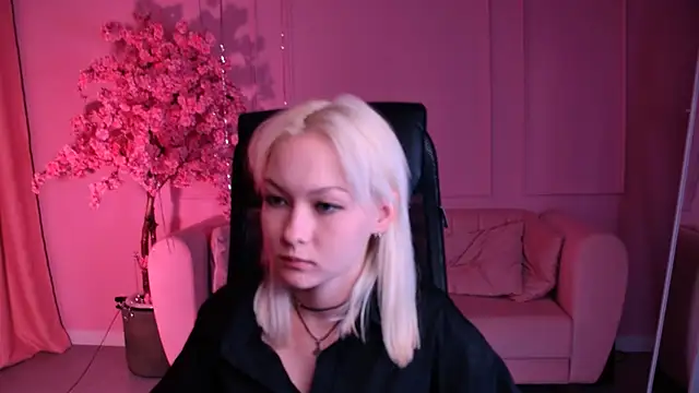 OliviaVale online show from 06-19-26, 01:48