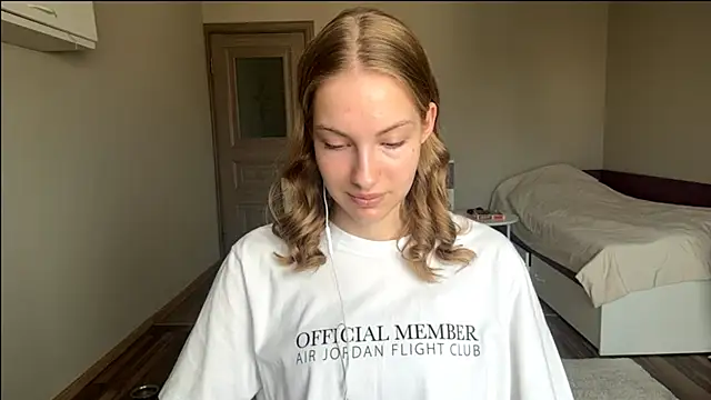 ElviaHoeffner online show from 06-29-26, 06:30