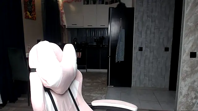 Reginasmilee online show from 03-18-26, 03:53