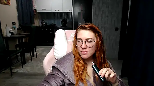 Snapshot of Reginasmilee chatting on 04-18-26, 02:59 Reginasmilee online show from 04-18-26, 02:59