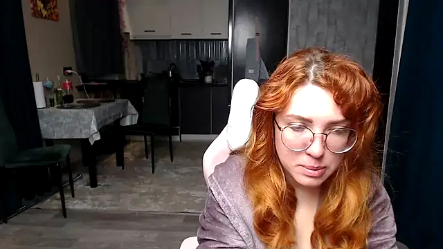 Snapshot of Reginasmilee chatting on 04-19-26, 01:27 Reginasmilee online show from 04-19-26, 01:27