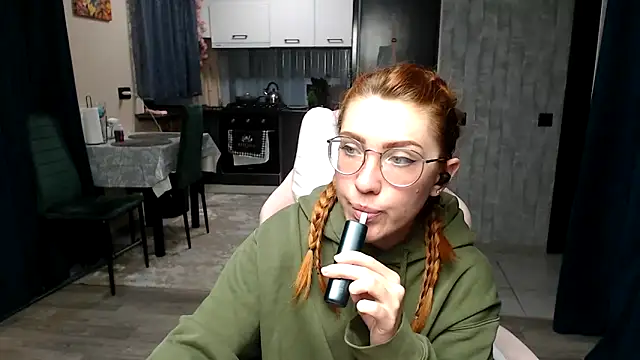 Snapshot of Reginasmilee chatting on 04-22-26, 02:36 Reginasmilee online show from 04-22-26, 02:36