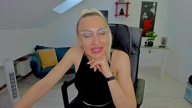 AlanaScot online show from 06-25-26, 04:23