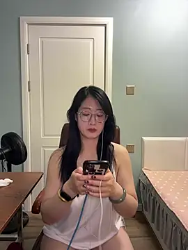 weiwei103 online show from 06-26-26, 02:32