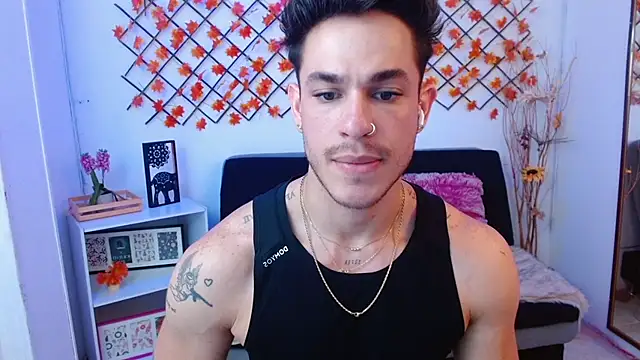 Snapshot of _Juan023_ chatting on 07-10-26, 02:27 Juan023 online show from 07-10-26, 02:27