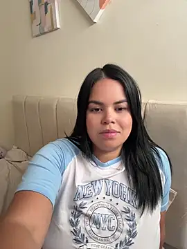 Snapshot of AliceStarshine chatting on 06-18-26, 06:23 AliceStarshine online show from 06-18-26, 06:23