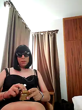 Snapshot of ladyofthenightlondon chatting on 07-04-26, 06:19 ladyofthenightlondon online show from 07-04-26, 06:19