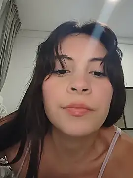 Snapshot of Emma_falls__ chatting on 07-20-26, 06:54 Emma falls online show from 07-20-26, 06:54