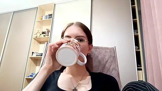 Snapshot of BrawAlly chatting on 07-07-26, 10:30 BrawAlly online show from 07-07-26, 10:30