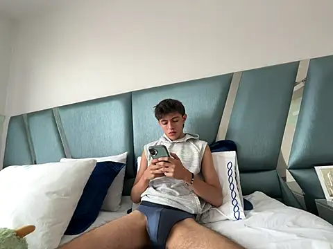 Snapshot of ItsJuanLuxxOficial chatting on 07-15-26, 06:24 ItsJuanLuxxOficial online show from 07-15-26, 06:24
