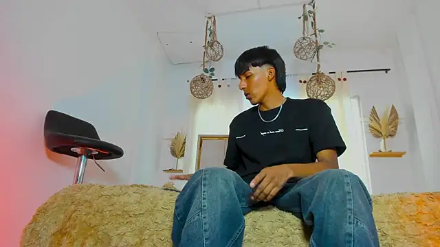 Snapshot of Ousuke_noir chatting on 07-18-26, 08:45 Ousuke noir online show from 07-18-26, 08:45