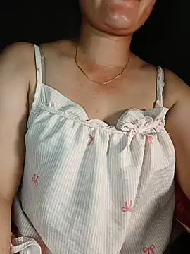 Snapshot of Nganquynh_2k2 chatting on 07-14-26, 01:50 Nganquynh 2k2 online show from 07-14-26, 01:50