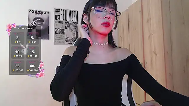 Snapshot of RavenLaurent chatting on 07-17-26, 05:29 RavenLaurent online show from 07-17-26, 05:29