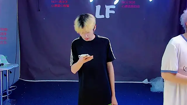 Snapshot of LF-boy chatting on 07-15-26, 03:50 LF-boy online show from 07-15-26, 03:50