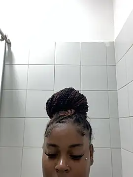 miaccollinss online show from 07-17-26, 04:19