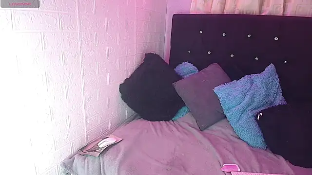 Snapshot of Tatiana_oficiall chatting on 07-24-26, 07:06 Tatiana oficiall online show from 07-24-26, 07:06