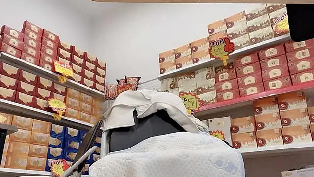 Snapshot of Katy_Bae chatting on 03-21-26, 04:39 Katy Bae online show from 03-21-26, 04:39